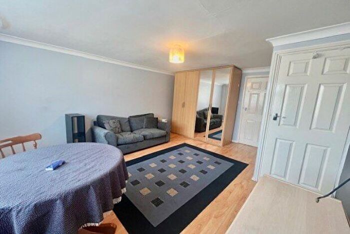 Studio To Rent In Wells Gardens, Rainham, RM13