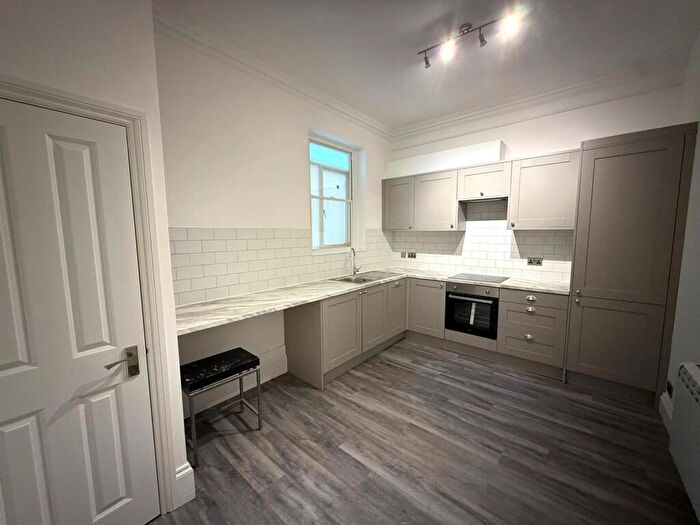 2 Bedroom Apartment To Rent In Clarence Square, Brighton, BN1