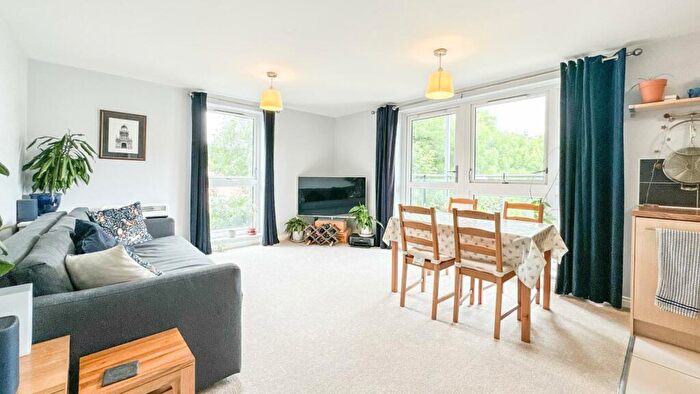 2 Bedroom Flat To Rent In Paxton Drive, Ashton, Bristol, BS3