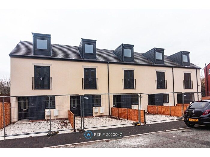 4 Bedroom Terraced House To Rent In Holmes Street, Rochdale, Manchester, OL12