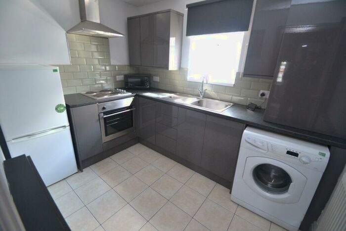 2 Bedroom Flat To Rent In Exeter Road, Nottingham, NG7
