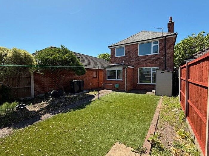 3 Bedroom Property To Rent In West View Road, Christchurch, BH23