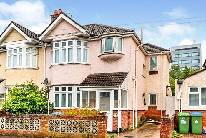 6 Bedroom Semi-Detached House To Rent In Merton Road, Southampton, Hampshire, SO17