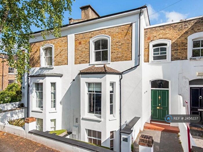 2 Bedroom Maisonette To Rent In Camden Hill Rd, London, SE19