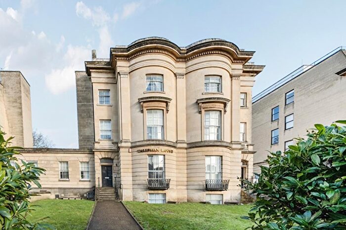 2 Bedroom Flat For Sale In Kings Road, Reading, Berkshire, RG1