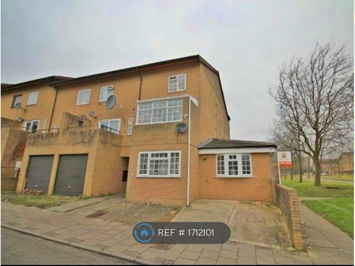 5 Bedroom End Of Terrace House To Rent In Towan Avenue, Fishermead, Milton Keynes, MK6