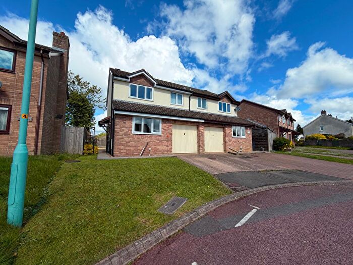 3 Bedroom Semi-Detached House For Sale In Forest Rise, Cinderford, GL14
