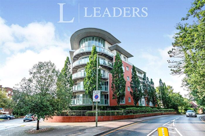 2 Bedroom Flat For Sale In Park Heights, Constitution Hill, Woking, GU22