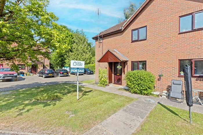 1 Bedroom Mews For Sale In Westdene Meadows, Cranleigh, GU6