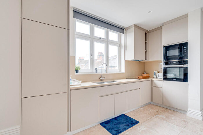 2 Bedroom Apartment To Rent In Brampton Grove, Hendon, London, NW4