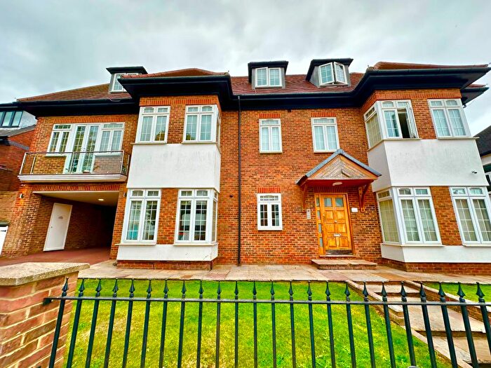 2 Bedroom Flat To Rent In Flat, Beechcroft Avenue, London, NW11