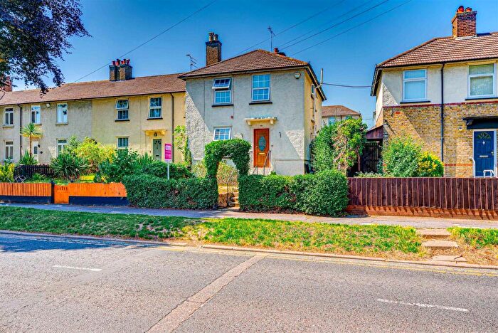 3 Bedroom Semi-Detached House For Sale In Hathaway Road, Grays, RM17
