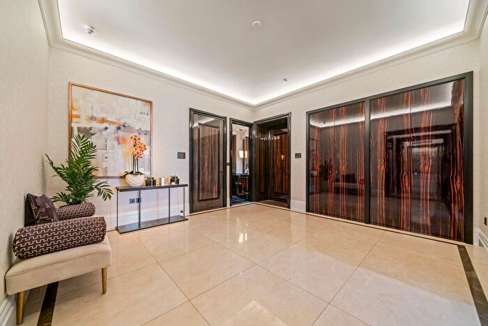 2 Bedroom Flat To Rent In Whitehall Place, London, SW1A