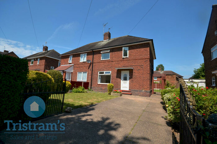 3 Bedroom Semi-Detached House To Rent In Wollaton Vale, Nottingham, NG8