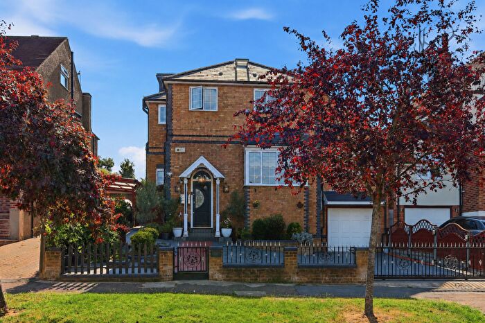 5 Bedroom Detached House For Sale In Dukes Avenue, Theydon Bois, CM16