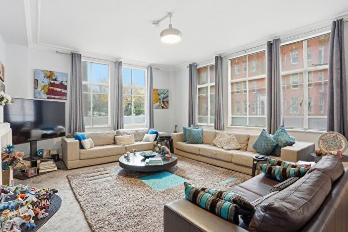 3 Bedroom Flat To Rent In Oakwood Court, Abbotsbury Road, Kensington, London, W14