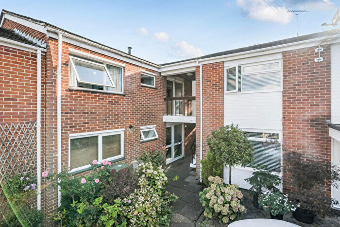 3 Bedroom Apartment For Sale In Damer Gardens, Henley-on-Thames, Oxfordshire, RG9