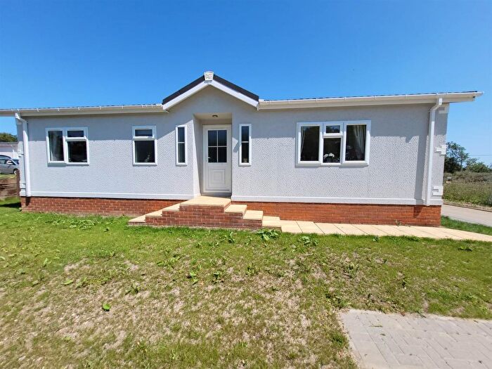 2 Bedroom Property For Sale In Coneyhurst Road, Billingshurst, RH14