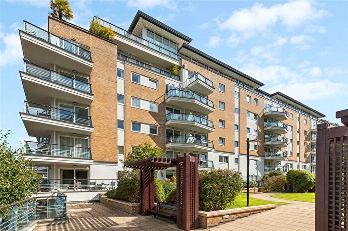 2 Bedroom Flat For Sale In Smugglers Way, London, SW18