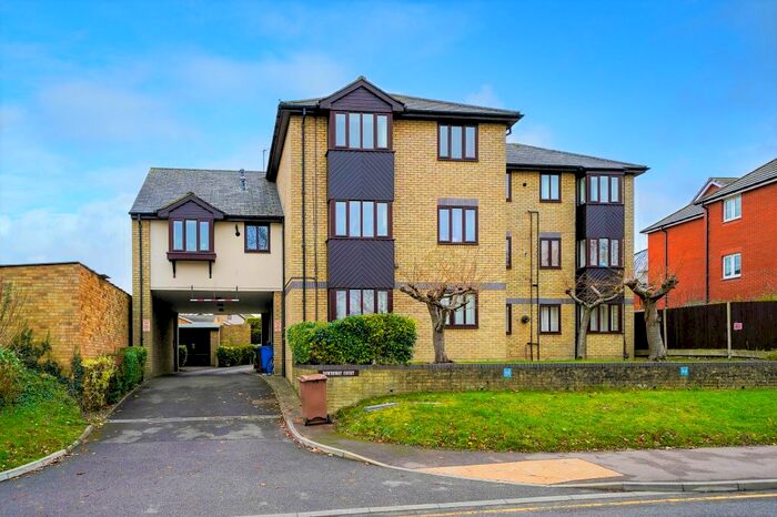 1 Bedroom Flat To Rent In Downsway Court, Royston, Hertfordshire, SG8