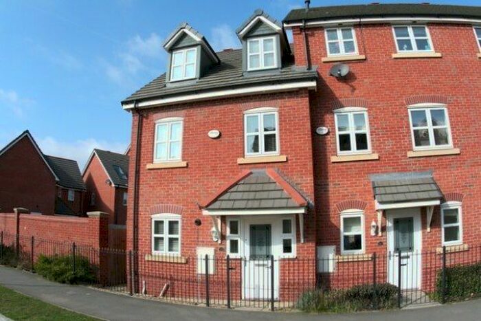 3 Bedroom Town House To Rent In Portland Road, Warrington, WA5