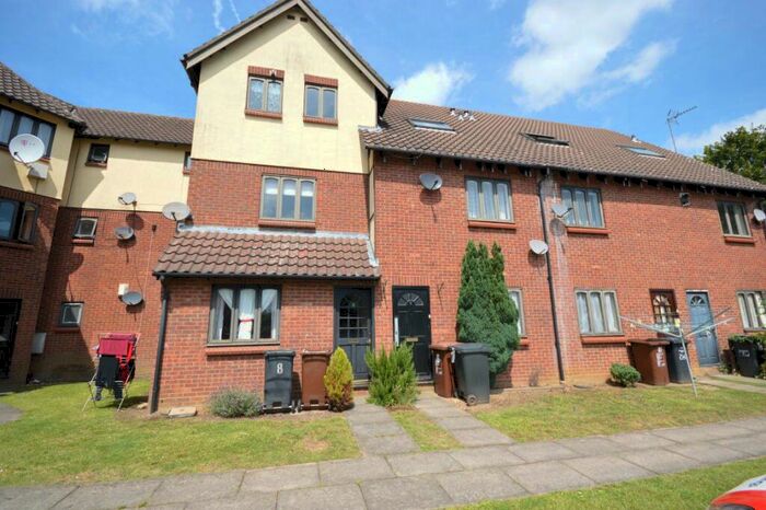 2 Bedroom Maisonette To Rent In Rockingham Mews, NN17