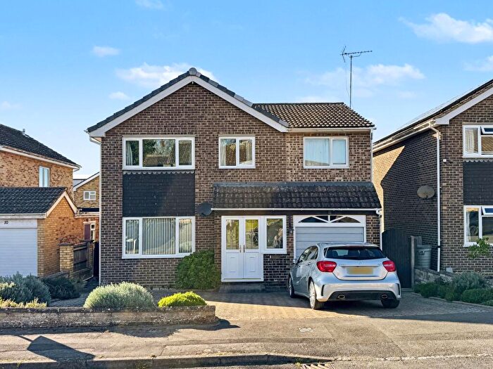 3 Bedroom Detached House For Sale In Chestnut Avenue, Faringdon, SN7