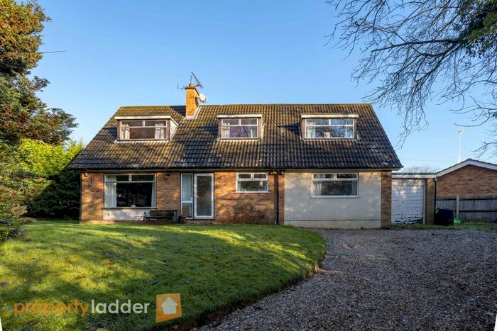 3 Bedroom Chalet For Sale In Lion Road, Buxton, Norwich, NR10