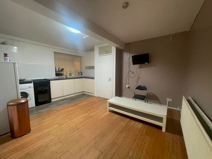 1 Bedroom Flat To Rent In Romford Road, London, E15