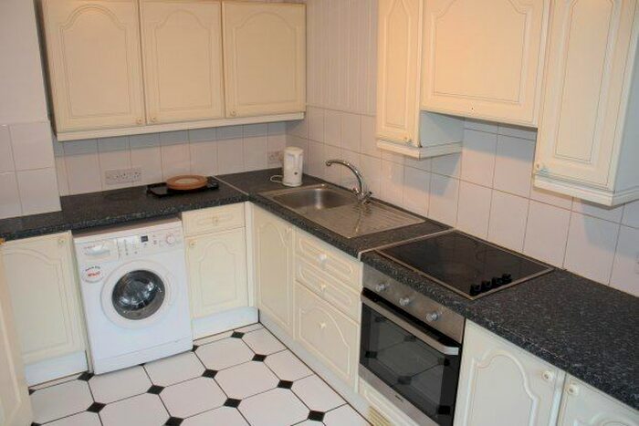 2 Bedroom Flat To Rent In Croxteth Road, Liverpool, L8