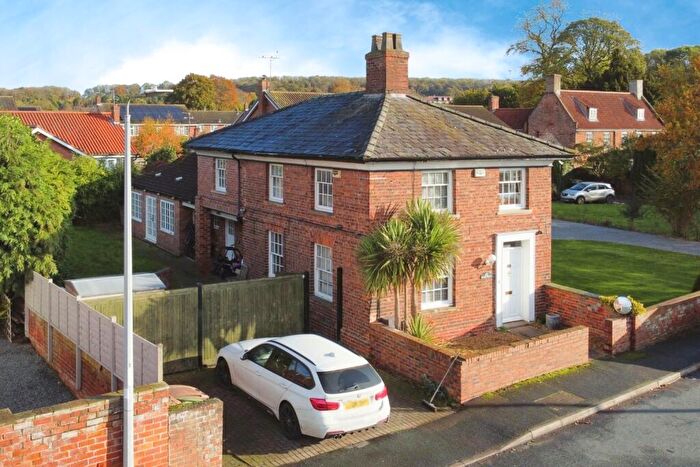 4 Bedroom Detached House For Sale In Melton Old Road, Melton, North Ferriby, HU14