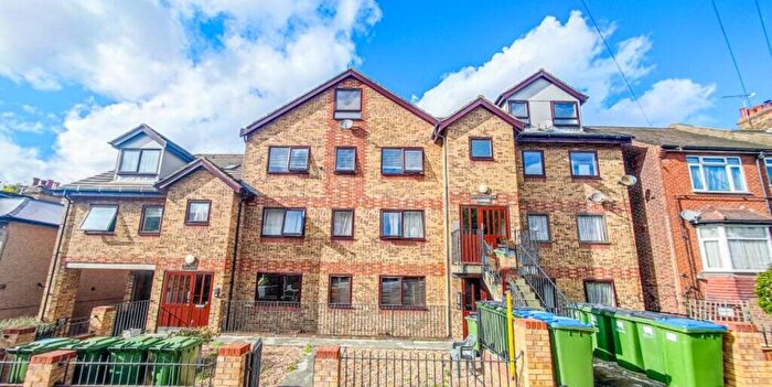 2 Bedroom Flat To Rent In Cantwell Road London, SE18