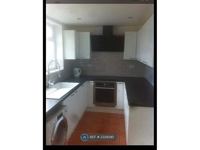 4 Bedroom Semi-Detached House To Rent In Nottingham, Nottingham, NG3