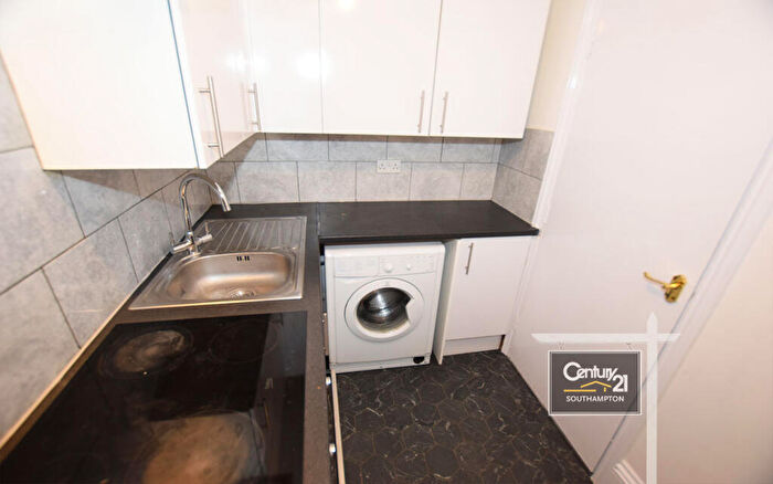 2 Bedroom Flat To Rent In |Ref: |, Lime Street, Southampton, SO14