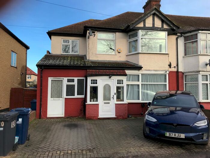 Studio To Rent In Whitton Avenue East, Greenford, UB6