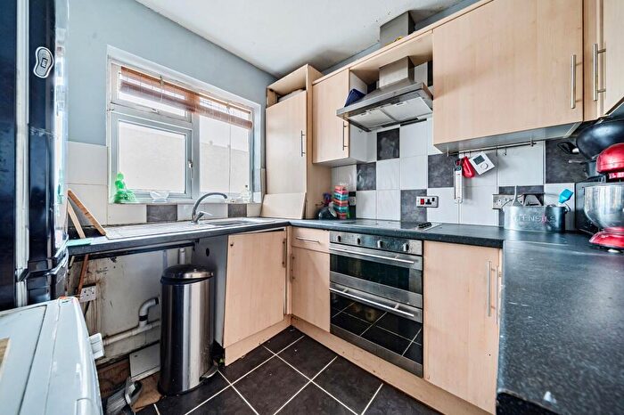 2 Bedroom Apartment For Sale In Sommerville Close, Faversham, ME13