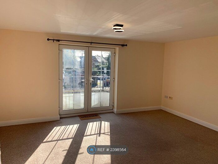 2 Bedroom Flat To Rent In Talbot Road, Bournemouth, BH9