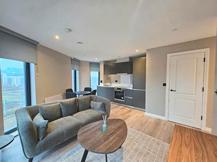 2 Bedroom Apartment To Rent In Whitehall Road, Leeds, West Yorkshire, LS12