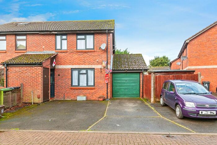 3 Bedroom Semi-Detached House For Sale In Thorn Drive, George Green, Slough, SL3