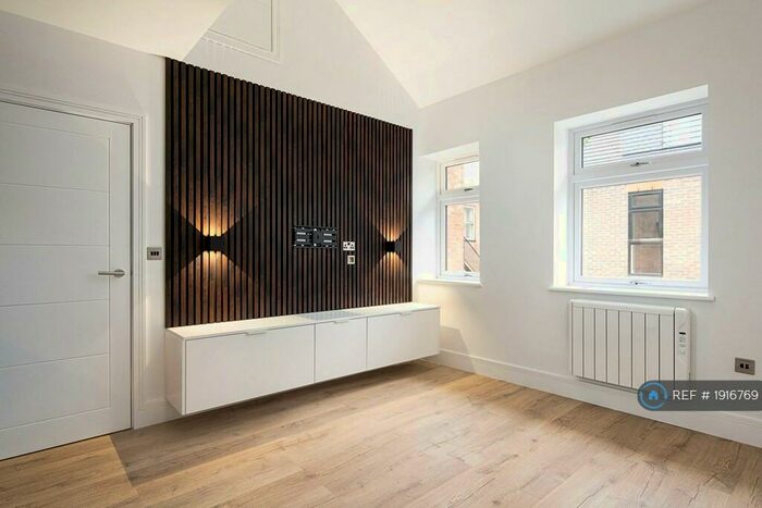 1 Bedroom Flat To Rent In London Apartments, High Wycombe, HP13