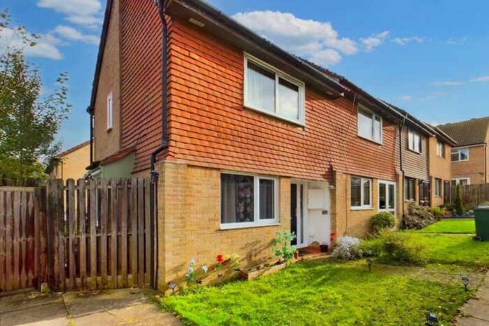 2 Bedroom House To Rent In Poynings Road, Ifield, Crawley, RH11