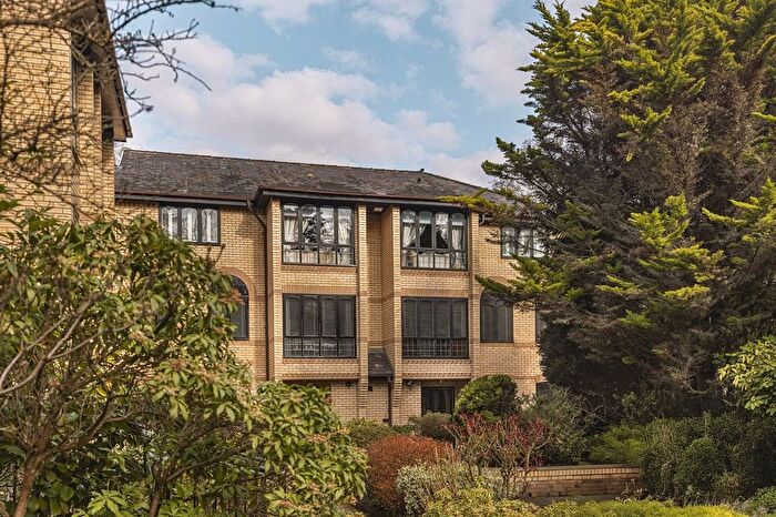 3 Bedroom Flat For Sale In Devisdale Road, Chomlea Devisdale Road, WA14