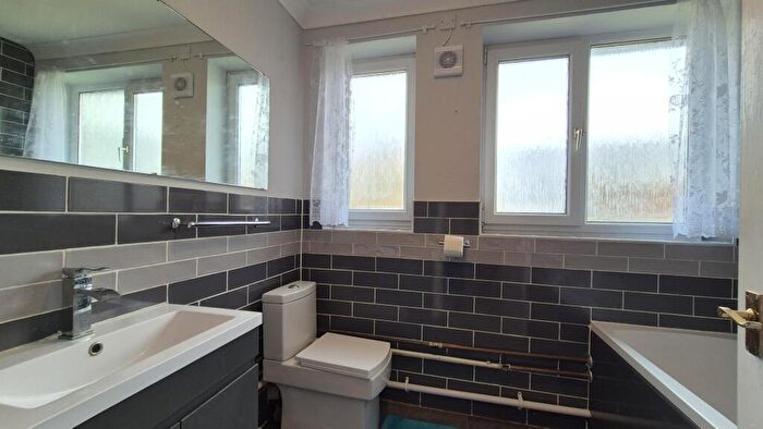 2 Bedroom Maisonette To Rent In Oakwell Close, Dunstable, LU6