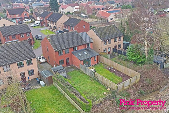 3 Bedroom Semi-Detached House For Sale In Bridge Road, Brough, HU15