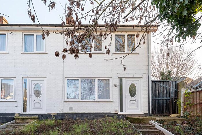 2 Bedroom House For Sale In Aubrey Road, Walthamstow, E17