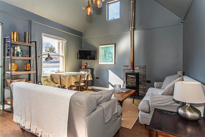 2 Bedroom Property For Sale In Westgate Street, Lewes, BN7