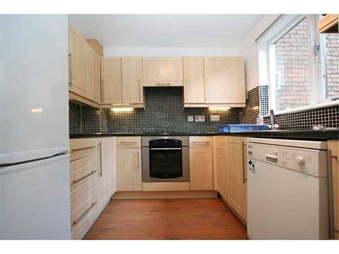 2 Bedroom Flat To Rent In Maltings Place, London, SW6