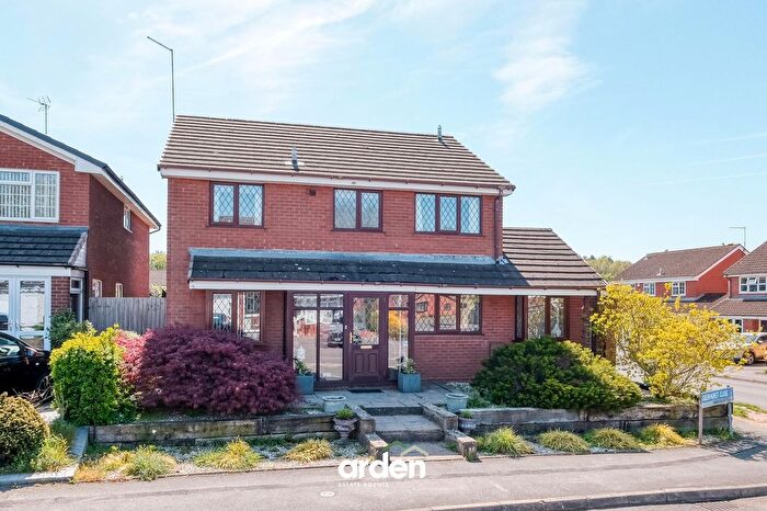 4 Bedroom Detached House For Sale In Deerhurst Close, Redditch, B98