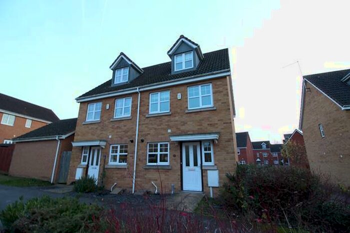 3 Bedroom Semi-Detached House To Rent In Temple Gardens, Rushden, NN10