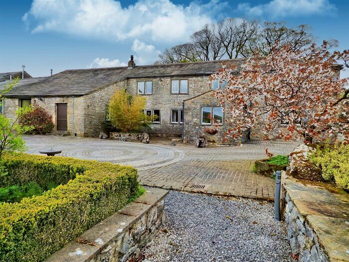 7 Bedroom Detached House For Sale In Capon Hall & Capon Hall Barn